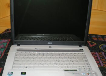 Acer TravelMate X14: Bisnis Mobile Ringan & Aman