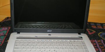 Acer TravelMate X14: Bisnis Mobile Ringan & Aman