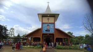 GEREJA-MBATA-Gereja-Mbata-di-Kota-Komba-Utara-NTT.jpg