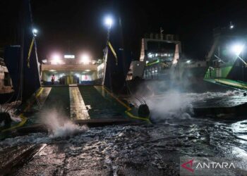 KM Rahma Jaya Tenggelam: Dramatis Selamat di Karang Antu