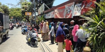 Antusias Warga RW 2 Mangasa Makassar Antre dan Berdiri untuk Memilih RT, Linmas Siaga
