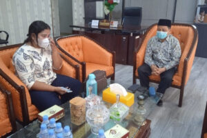 oknum-guru-honorer-berinisial-ms-kiri-mengadu-ke-wakil-ket-riwu.jpg