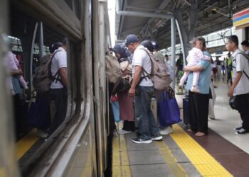 Libur Natal 2025: 58 Ribu Penumpang Padati Stasiun Tegal