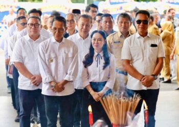 Ucapkan Belasungkawa, Pimpinan dan Anggota DPRD Melayat ke Rumah Duka Abang Wakil Walikota Batam Li Claudia Chandra