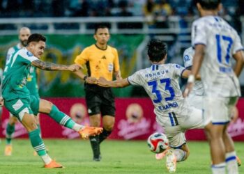 Derbi Suramadu Menggelegar: Persebaya & Madura United Pesta Gol Akhir Pekan Ini!