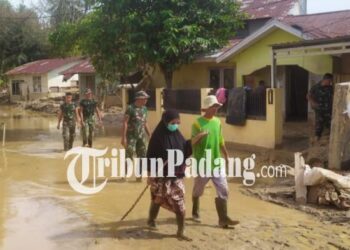 Tiga Berita Terpopuler Padang: Tahun Baru Sepi, Banjir Tabing, Arang Laris