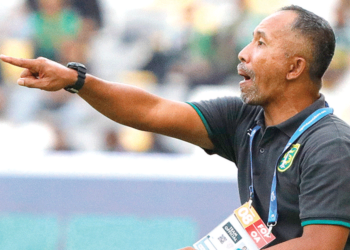 Persebaya Mengejar 12 Poin: Uston Nawawi Tak Gentar