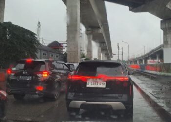 Macet Parah Tol Wiyoto Wiyono Akibat Hujan Deras