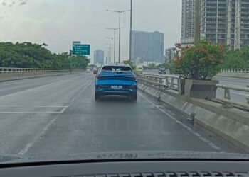 Polisi vs. Lane Hogger: Tilang atau Tidak?