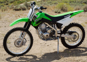 KLX 230 makin dilirik! Motor trail serbaguna untuk jalanan Indonesia