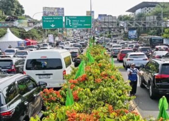 Selama libur Nataru 2025, jalur Puncak Bogor dilintasi lebih dari 50.000 kendaraan per hari