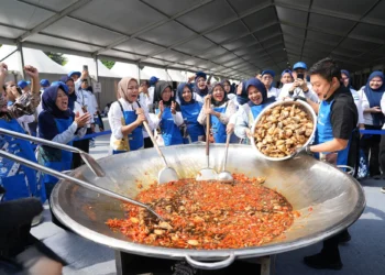Bobon Santoso Pecahkan Rekor Makan Akbar HUT Batola ke-66