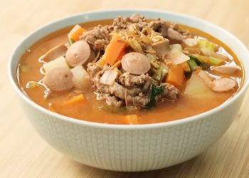15 Menit: Sup Tomat Daging Iris Devina Hermawan, Segar Gurih Nasi Hangat