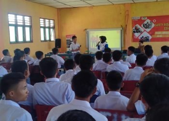 Pelajar Rasau Jaya Semangat Pelajari Safety Riding