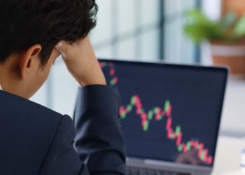 Aussie Stocks Plummet: Austal, Cochlear, Nick Scali, WiseTech Dive