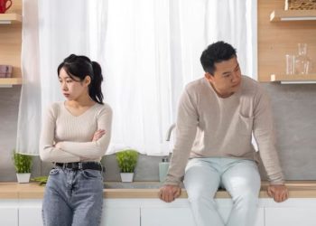 8 Tanda Pria Tak Cinta Lagi: Psikologi Ungkap Perilaku Diam-diam
