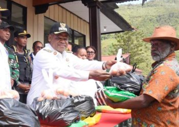 Puncak Jaya Raih Penghargaan, Bupati Yuni Wonda Perkuat Komitmen Pelayanan