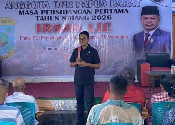 Bantuan Longboat untuk Guru dan Nelayan Lumira-Maimai