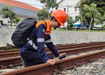 Jejak Mistis Sang Penjaga Rel: 13 Km Harian Perjalanan Gaib