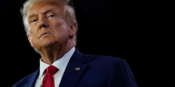 Agen Rahasia Tembak Mati Penyusup Rumah Trump