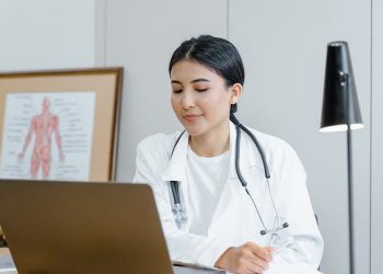 Panduan Ahli Ginekolog: Keseimbangan pH Vagina Sehat untuk Jangka Panjang