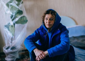 Kyiv’s Bitter Freeze: Winter’s Grip Tightens as Russia Blasts Power