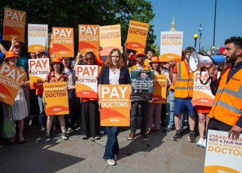 15K Public Servants: Paid Leave for Union Activism & Strike Planning