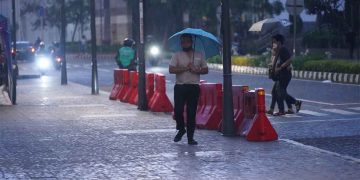 BMKG: Jatim Dilanda Hujan Petir Hari Ini, 18 Wilayah Terdampak