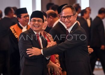 OJK Tunjuk Friderica & Hasan Ganti Dewan Komisioner Pasca IHSG Anjlok