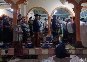 Tarawih Kilat: 13 Menit, 23 Rakaat, Warisan Seabad
