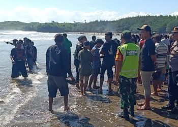 Pemancing Hilang Terseret Ombak Pantai Serang Blitar