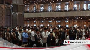 6615e6e0522f7-presiden-dan-wapres-salat-idul-fitri-di-masjid-istiqlal_488_274.jpg