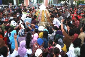 750xauto-5-tradisi-unik-yang-dilakukan-masyarakat-setiap-menjelang-ramadhan-tradisi-sambut-ramadhan-1506129.jpg