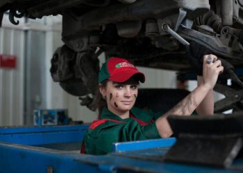 4 Cara Jaga Oli Mobil Prima