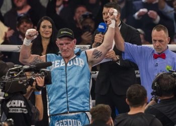 Gallen & Burgess Under Fire as NAS Dominates