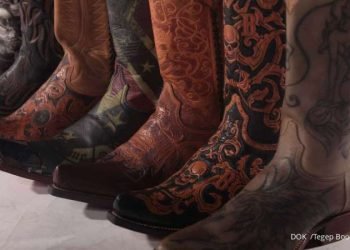 Merancang fulus dari sepatu bot artisan