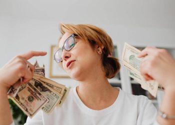 5 Jebakan THR yang Bikin Kantong Kering