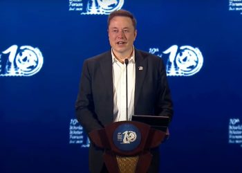Elon Musk: Triliuner Pertama Dunia 2026?