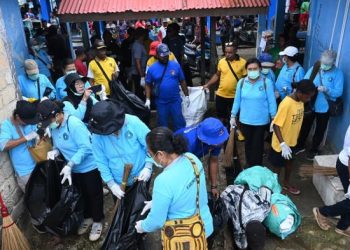 Bupati & Trash Hero: Selamatkan Laut Bosnik