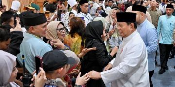 Sajian Istana: Halalbihalal Nusantara, Warga Bungkus Jajanan Pasar