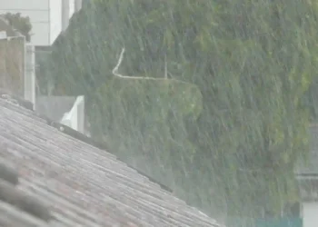 Cuaca NTT 30 Maret 2026: Alor Waspada Petir, Lainnya Hujan Ringan