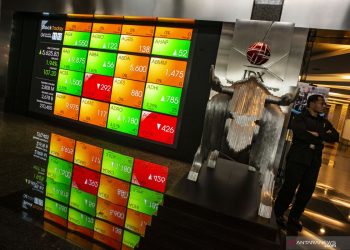 IHSG Anjlok Nyaris 5 Persen di Pembukaan Senin