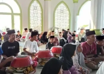 Lebaran Topat: Perayaan Unik Anak Lombok Timur