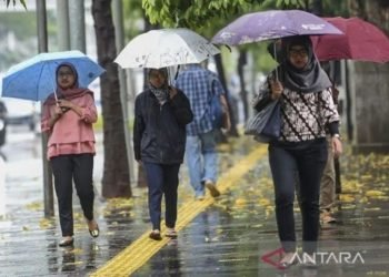 Lampung Besok: Hujan Guyur Ibu Kota & 14 Wilayah Lain Kamis Ini