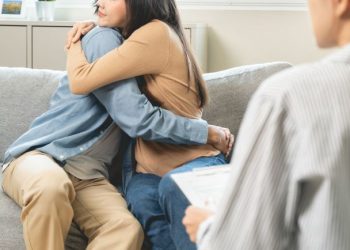 Pertahankan atau Akhiri? Psikolog Ungkap Kapan Pernikahan Harus Berakhir