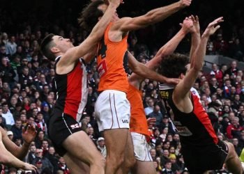 Fremantle Dominates Melbourne, St Kilda Survives GWS, Petracca Injured in Gold Coast Victory