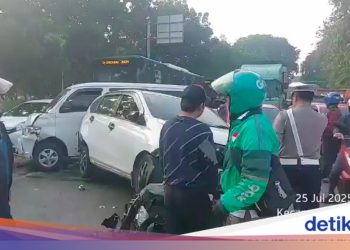 Rem Blong Truk Pemicu Tabrakan Beruntun Bawen