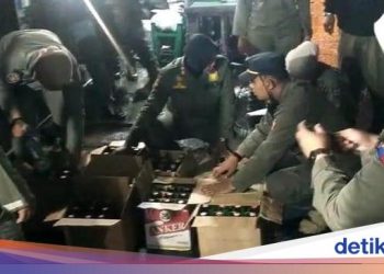Ratusan Miras Sitaan: Toko Kelontong Bangkalan Terjaring Razia Ramadan