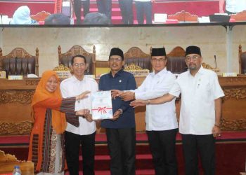 DPRD Kota Batam Gelar Paripurna dengan Tiga Agenda, Wali Kota Amsakar Sampaikan Perubahan Perda Pengelolaan Persampahan Melalui Mekanisme Kumulatif Terbuka