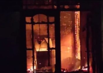 Detik-detik penyelamatan 3 warga Depok dari kebakaran rumah, kerugian Rp2 miliar